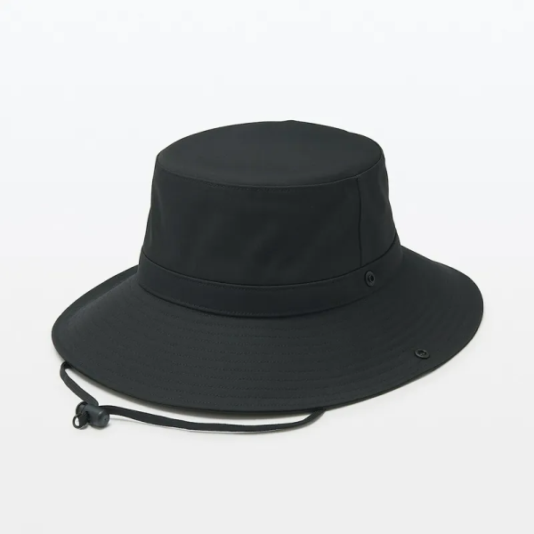 5. 撥水加工束繩帽  價錢：$250  網址：https://onlineshop.muji.com.hk/products/4550512660170  夏天出去戶外最怕曬親，除咗擔遮，仲可以戴帽。