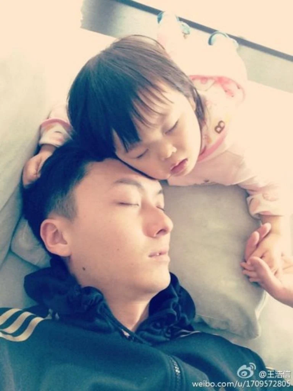 王浩信13歲女兒與男友拍拖錫錫相流出！正面樣激罕曝光仲靚過陳自瑤出道時