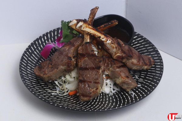 180 度星空光影酒吧餐廳 開到 4am / 宵夜歎酒店級泰菜