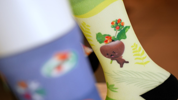 7CAFÉ＋VERSUS中環街市限定店！新出蜜桃熱情果椰子水／菠蘿椰子水美式咖啡／牛油果豆奶果昔＋換購VERSUS限量版運動襪