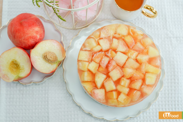 芝士蛋糕｜夏日清爽免焗甜品！白桃烏龍慕斯蛋糕食譜　夢幻打卡鏡面果凍+清甜水蜜桃乳酪慕斯