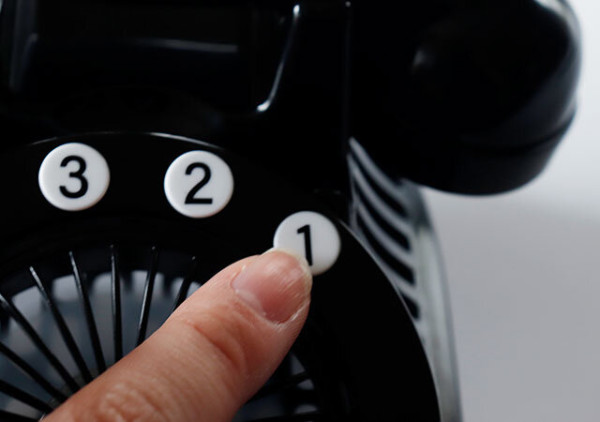 超搶手！日本DAISO 新出懷舊電話型座枱小風扇