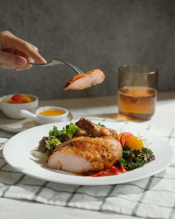 agnès b. CAFÉ推出夏日全新菜單！煙三文魚牛油果炒蛋窩夫／消暑沙冰茶飲