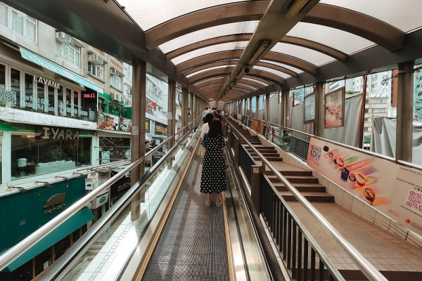 內地客推介香港4大必去電梯！歐陸風弧形扶手梯/科幻感時光隧道/《重慶森林》取景地