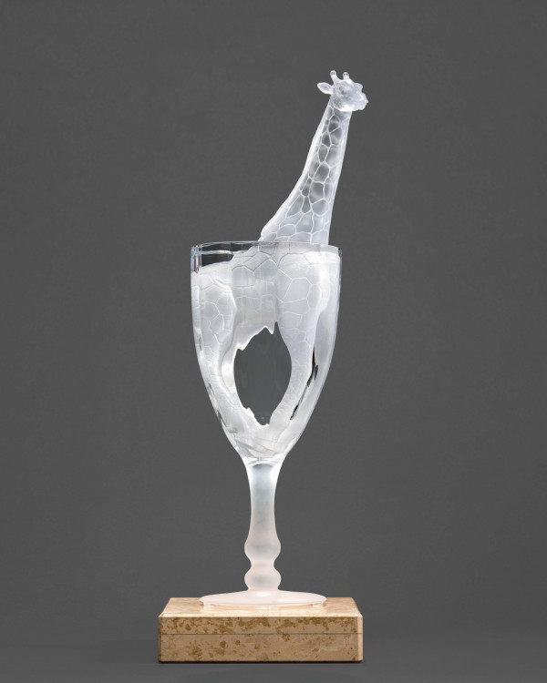 Lalique水晶雕塑重新演繹馬格利特名作 煙斗/蘋果/圓頂禮帽超現實符號立體登場