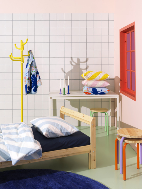 IKEA 80周年重塑經典傢具  桌椅/衣帽架/餐具 繽紛又復古！