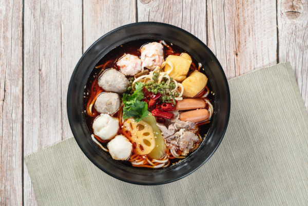 大埔新開烤魚雞煲任食放題「丁丁烤魚」   滋補花膠雞鍋／海鮮拼盤／刺身拼盤／水煮米線