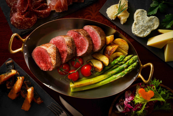 迪士尼樂園推出全新夏日美食   日向夏柑橘味軟雪糕／史迪仔伯爵茶朱古力泡芙／三眼仔朱古力燕麥香蕉鬆餅／唐老鴨甜點