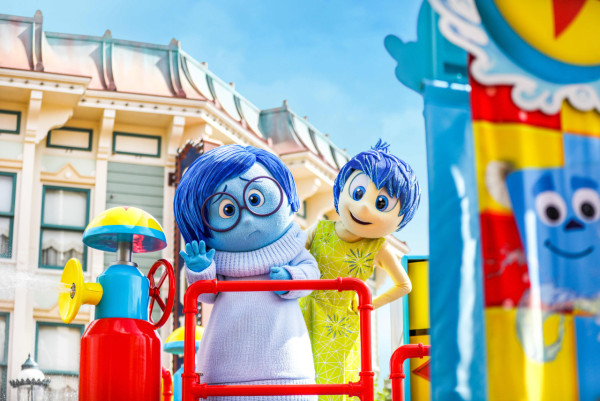 迪士尼樂園推出全新夏日美食   日向夏柑橘味軟雪糕／史迪仔伯爵茶朱古力泡芙／三眼仔朱古力燕麥香蕉鬆餅／唐老鴨甜點