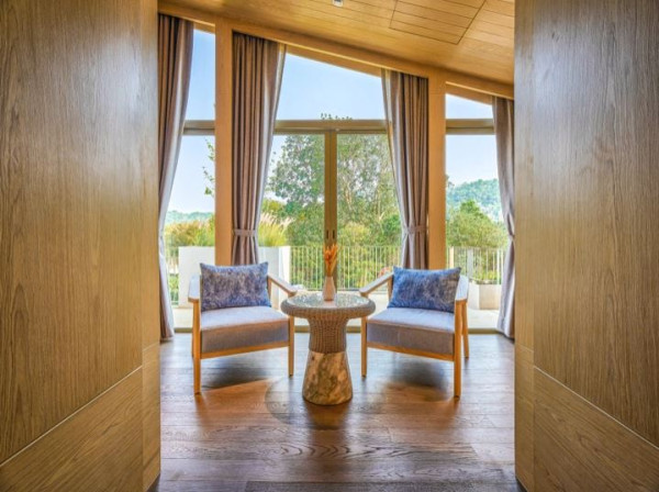 泰國新開話題度假村打卡必去！全泰唯一透明空中泳池 / 獨棟別墅 / 私人影院 