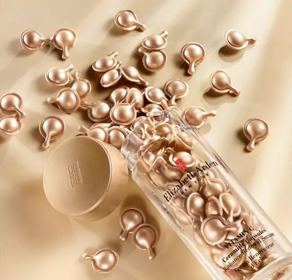 淡斑精華推薦|5. Elizabeth Arden 維他命C激活煥白膠囊