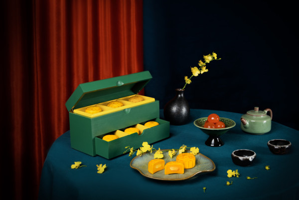 逸東酒店逸東軒月餅禮盒早鳥優惠 流心奶黃／陳皮豆沙口味／雙層時尚木製首飾箱設計