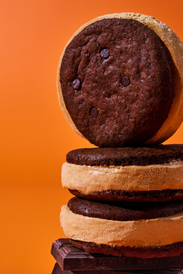 美國品牌Coolhaus新推雪糕曲奇三文治！煙韌朱古力軟曲奇夾花生醬／薄荷朱古力／咖啡雪糕