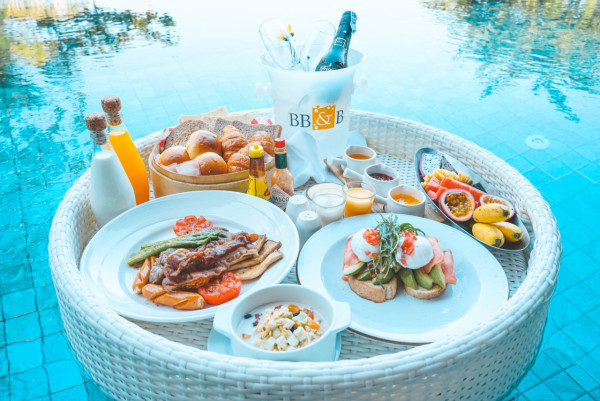 布吉酒店2024| 6大住宿推薦  複式Pool Villa連無邊際泳池/私人沙灘！最平人均0/晚 