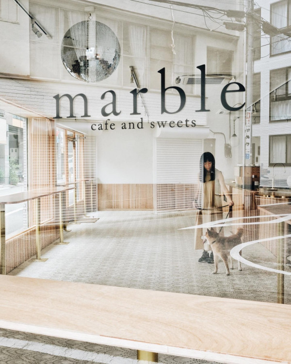 東京美食2023 | 淺草鄰近新開話題立食Cafe「marble」木系簡約風！必吃奶油布丁、可麗露 