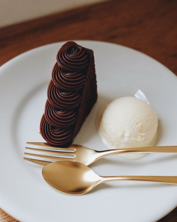 東京美食2023 | 淺草鄰近新開話題立食Cafe「marble」木系簡約風！必吃奶油布丁、可麗露 