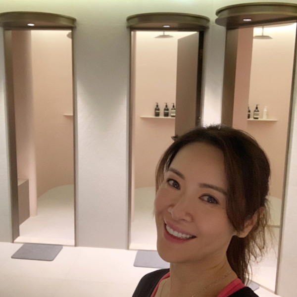 50歲前港姐冠軍凍齡破功容貌驚變Do姐？ 近照曝光鏡頭一拉近即出賣真實年紀