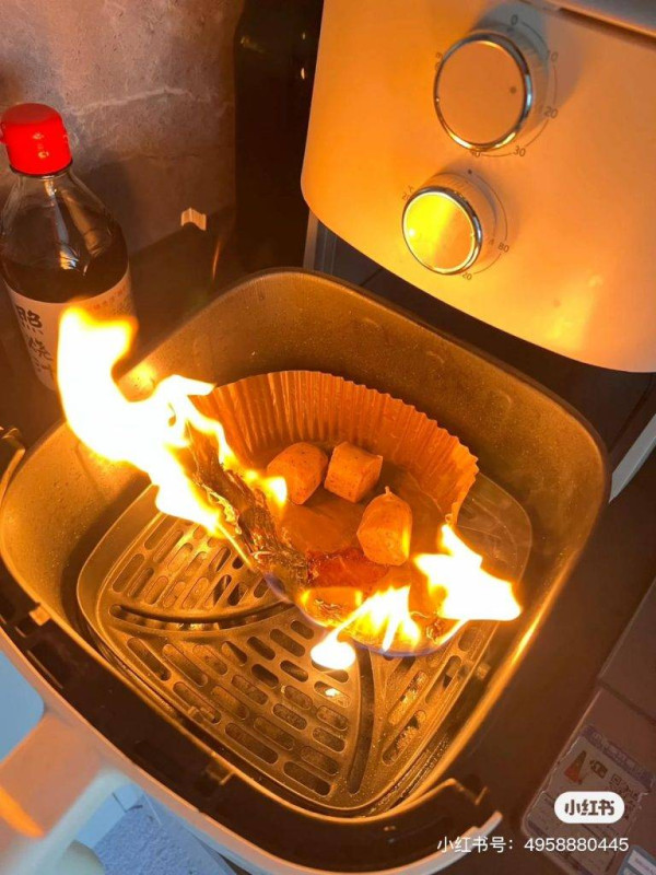 氣炸鍋烤腸險火燒廚房！用這款紙累事！ 附5大安全使用貼士