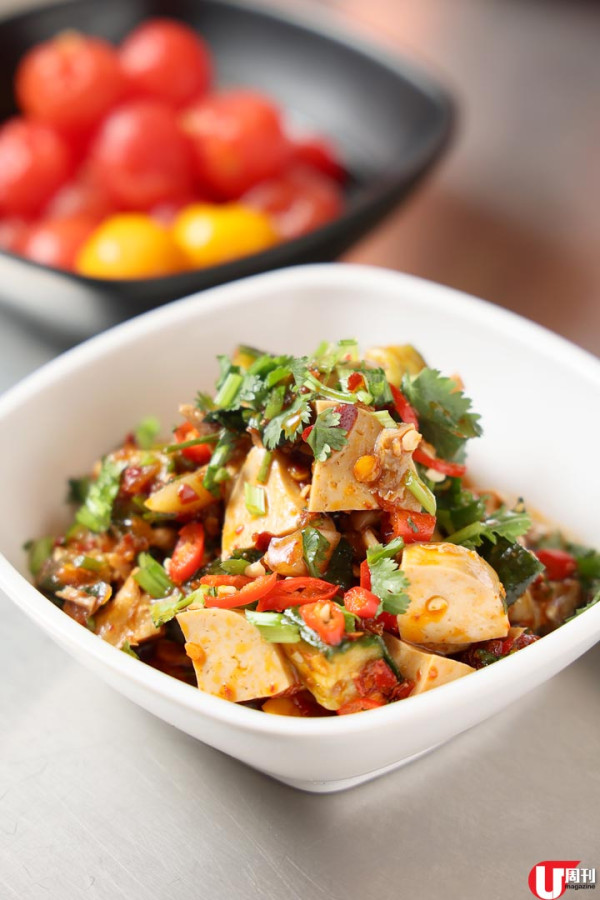 流浮山窯燒雞搬出荃灣 荔枝柴瓦缸燒製 / 日賣 180 隻