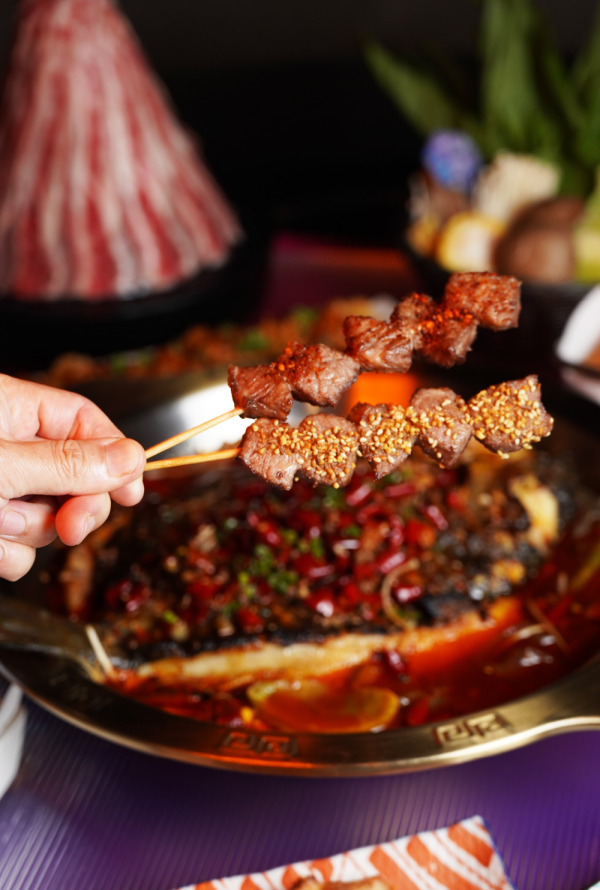 花椒子 烤魚加火鍋 K歌同歡 邊吃邊SING上太空