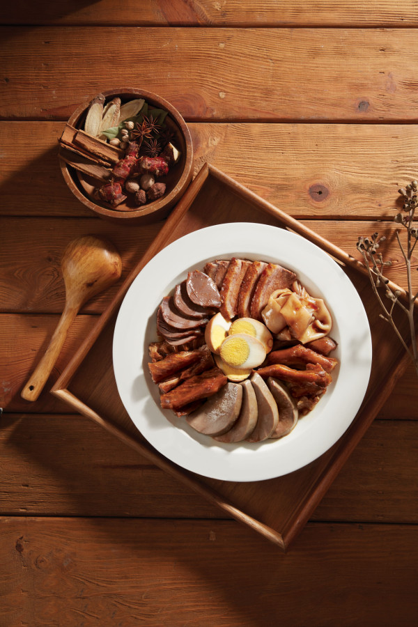 元朗新開潮州菜館鵝鹵宮   打卡船艦裝潢／凍花蟹／蠔烙／鹵水獅頭鵝片