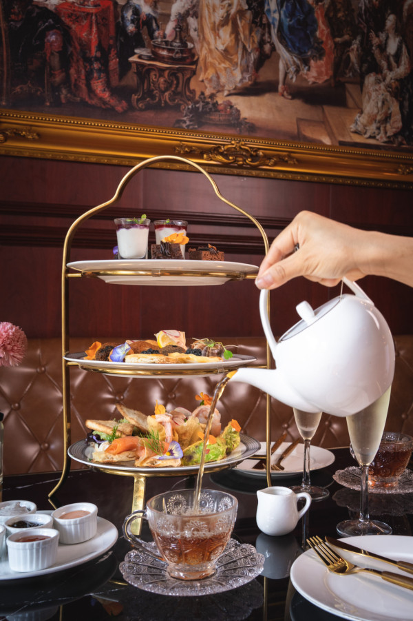 將軍澳宮廷風歐陸餐廳「La Rosabelle Bar & Grill」推出全新三層架下午茶   蟹肉牛油果三文治／龍蝦包／焗蝸牛／無限暢飲氣泡酒