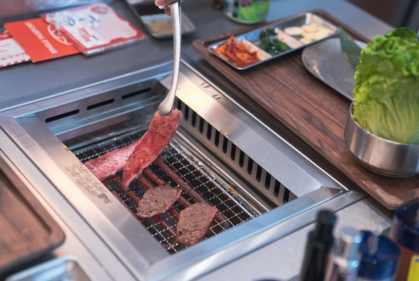 空中列車送餐燒肉店開幕！一人燒肉套餐$68起歎五花肉/韓牛/宮崎和牛