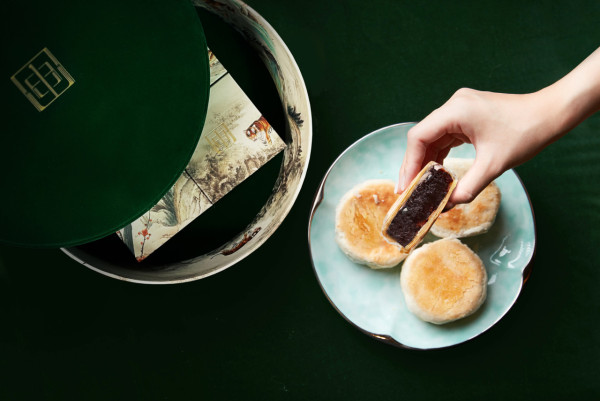 編輯部熱選月餅 豪華櫻桃木禮盒 / 半島朱古力奶黃