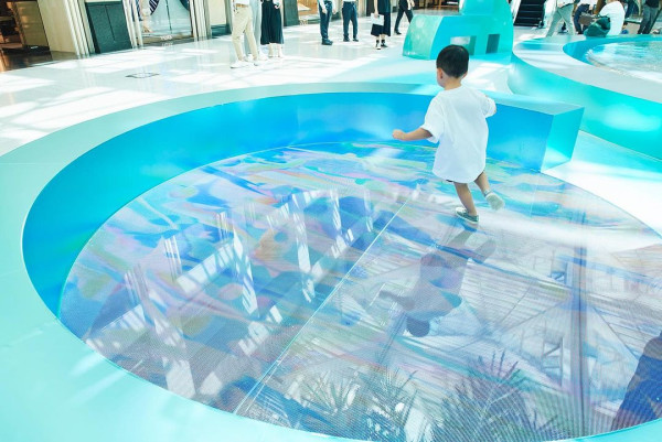 夢幻流光水景花園暫駐置地廣場 日本藝術家改造噴泉成數碼都市蜃樓