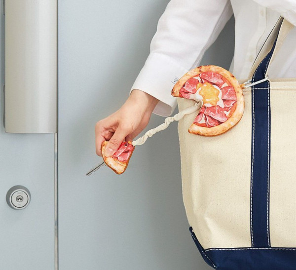 將拉絲芝士Pizza帶出街令人超肚餓？　日本搞鬼伸縮鑰匙包香港買到！