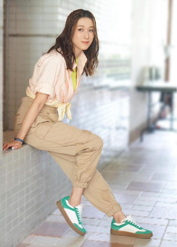 鍾嘉欣帶仔囡坐郵輪旅行！7歲大囡女大十八變！眼大臉尖極靚女！ 