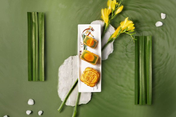 萬麗海景酒店滿福樓中秋月餅低至六五折　早鳥優惠！斑蘭蛋黃／貓山王榴蓮月餅