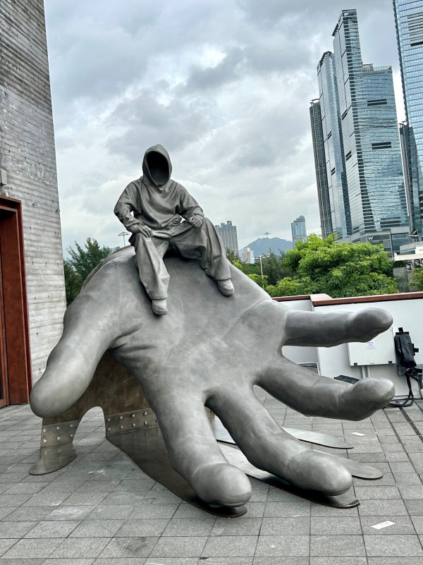 劉德華空降西九開啟藝術歷程 展《天若有情》《大隻佬》大型裝置