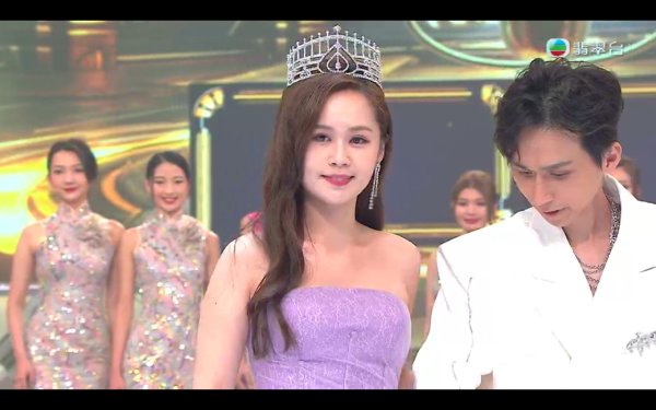 正義女神｜29歲梁超怡演未成年女學生零違和！背景起底港姐季軍其實係童星出身