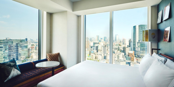 房間主色選用了北歐的綠藍色。（圖片來源：東京澀谷英迪格酒店 (Hotel Indigo Tokyo shibuya)）