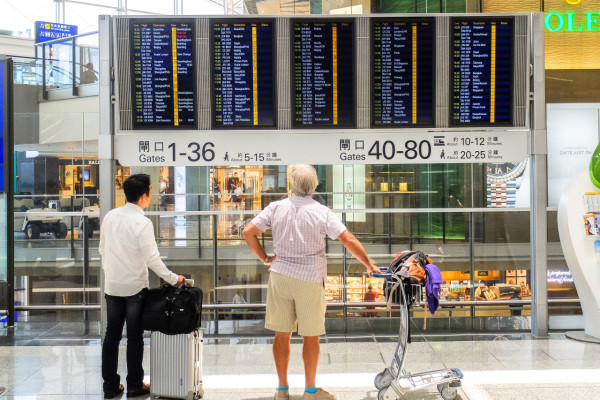 颱風機場交通安排｜8號風球會否停駛？機場快綫/的士/巴士打風去機場 