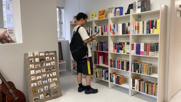 獨立書店「貳叄書房」進駐港島 在琴行裏開太古小書閣