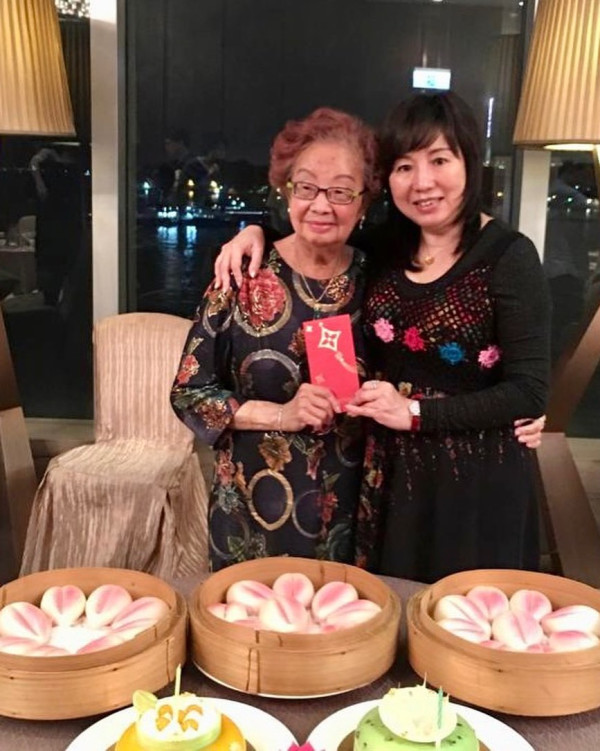 梅小惠母親離世終年92歲 家姐梅小青發文：媽媽永遠在我們心中