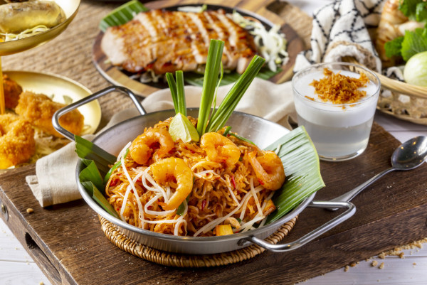 天水圍簡約風泰國菜館「城中泰」    榴槤雪糕窩夫／咖喱蟹肉蛋窩夫／蟹肉咖喱農夫包