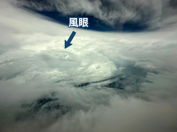 颱風蘇拉｜香港飛行服務隊直擊蘇拉風眼 出動往颱風中心！協助天文台收集數據