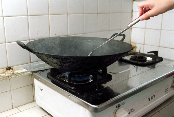 機電署、海關籲停用煮食爐「節能環」  沒節能效果、可致一氧化碳中毒意外！