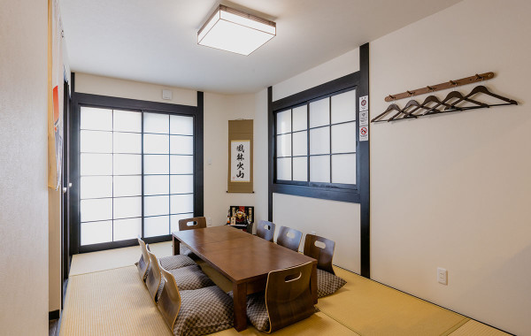 日本富士山河口湖畔新開獨棟民宿 低至9一晚起!可容納10人/巨型露台BBQ/飽覽富士山美景