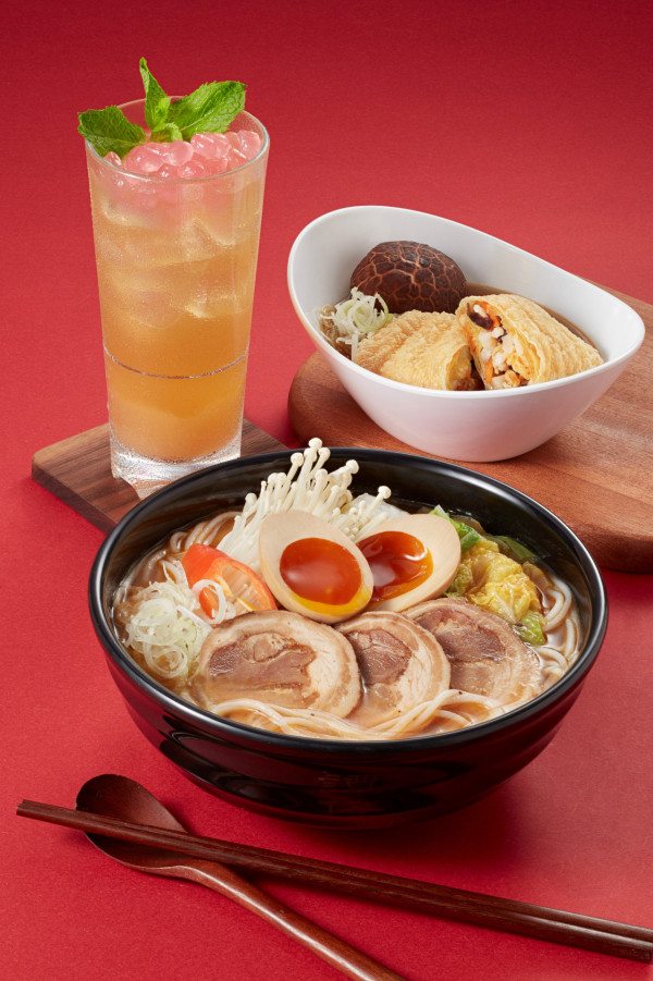 Jeffrey魏浚笙成譚仔三哥15周年代言人！　新推三哥黑蒜油味噌湯米線／麻香昆布素菜卷／櫻花蒟蒻蘋果綠茶