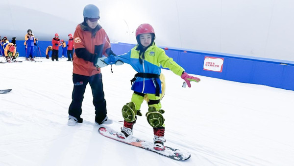 深圳最大滑雪場「卡魯冰雪世界」約13萬呎！5起玩盡冰雪項目/小屋打卡位/雪服租借 