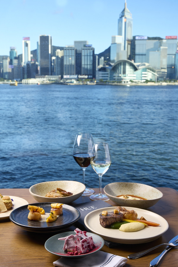 尖沙咀海景餐廳「Hue Dining」推出國慶維港煙花晚巿套餐 和牛他他撻／法國藍龍蝦／和牛西冷／抹茶麻糬／士多啤梨煙花蛋糕