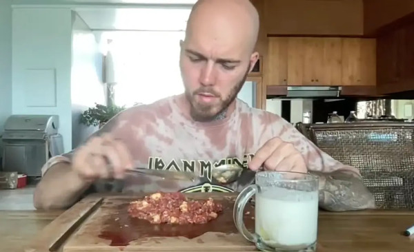 網紅挑戰連續100日食生牛肉 情緒變得穩定／精力更充沛？