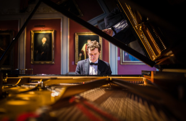 《留聲機》嚴選世上最強50鋼琴家   Benjamin Grosvenor 月底訪港 音樂會中秋限定