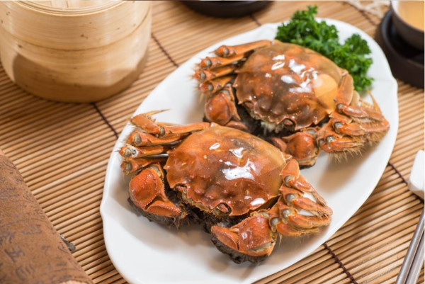 兩間港式餐廳推出120分鐘任食雞煲及大閘蟹套餐   麻辣雞煲／胡椒豬肚雞煲／藥膳醉雞煲