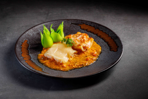 香港W酒店「星宴中餐廳」推出⼤閘蟹菜單   蟹粉扒百花煎釀花膠／石窩鮑魚蟹粉燴飯／金盞蟹粉龍蝦球