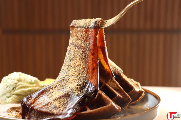 日賣 500 份！ 拉力超強瀑布麻糬窩夫